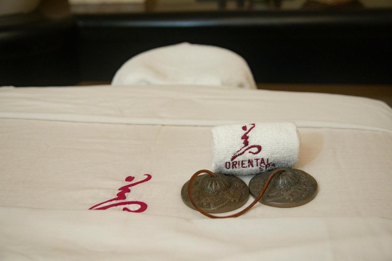 Hotel Emporio Ixtapa Ixtapa  Exterior foto A set of massage stones
