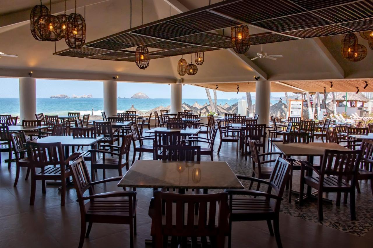 Hotel Emporio Ixtapa Ixtapa  Exterior foto The restaurant at the beach