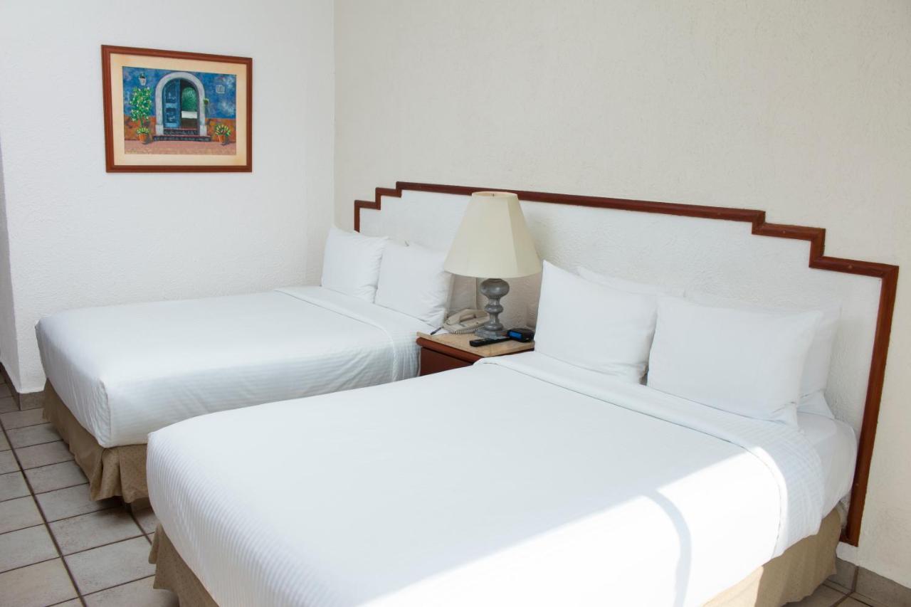 Hotel Emporio Ixtapa Ixtapa  Exterior foto A typical room at the hotel