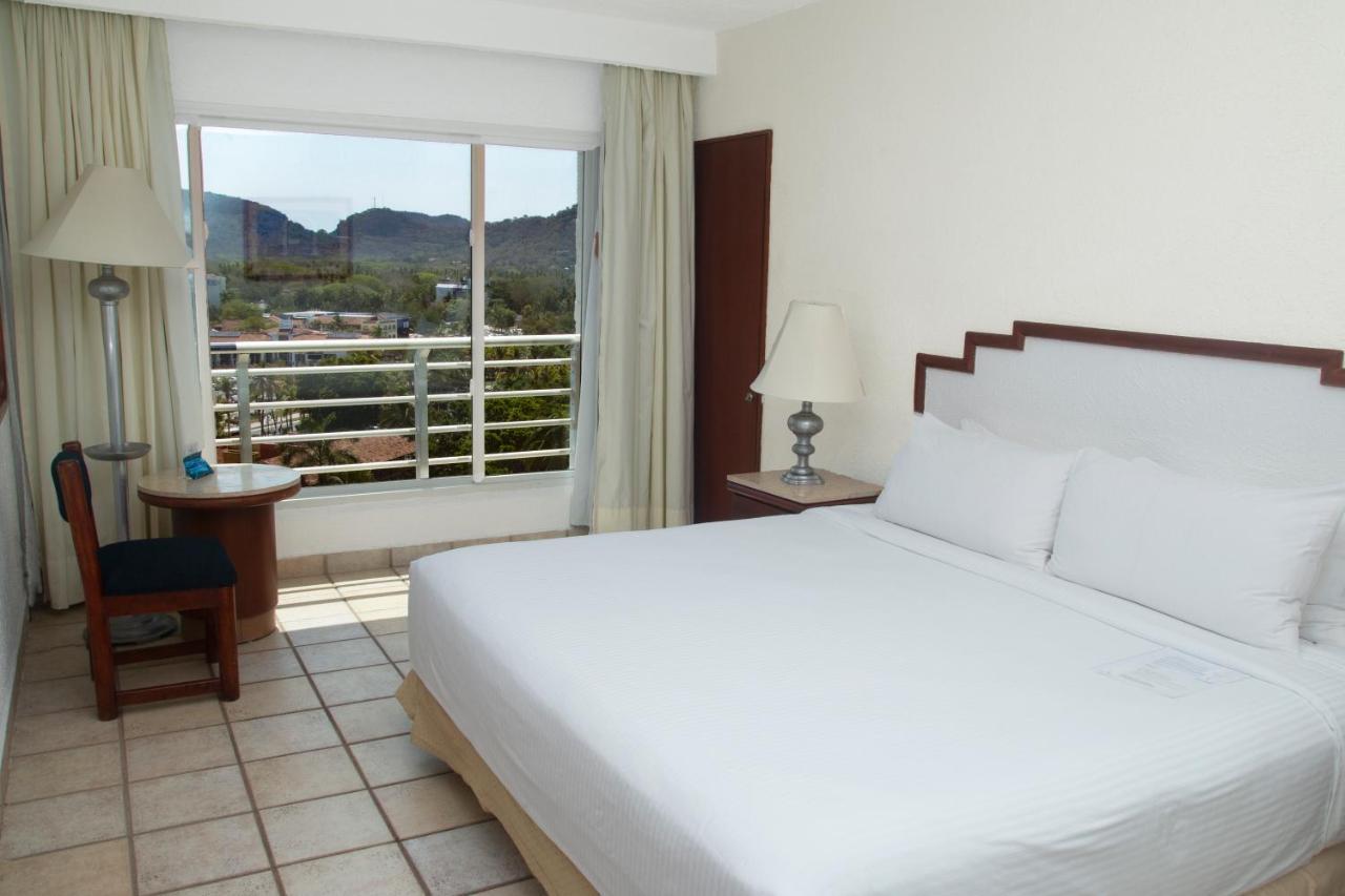Hotel Emporio Ixtapa Ixtapa  Exterior foto A bedroom at the hotel