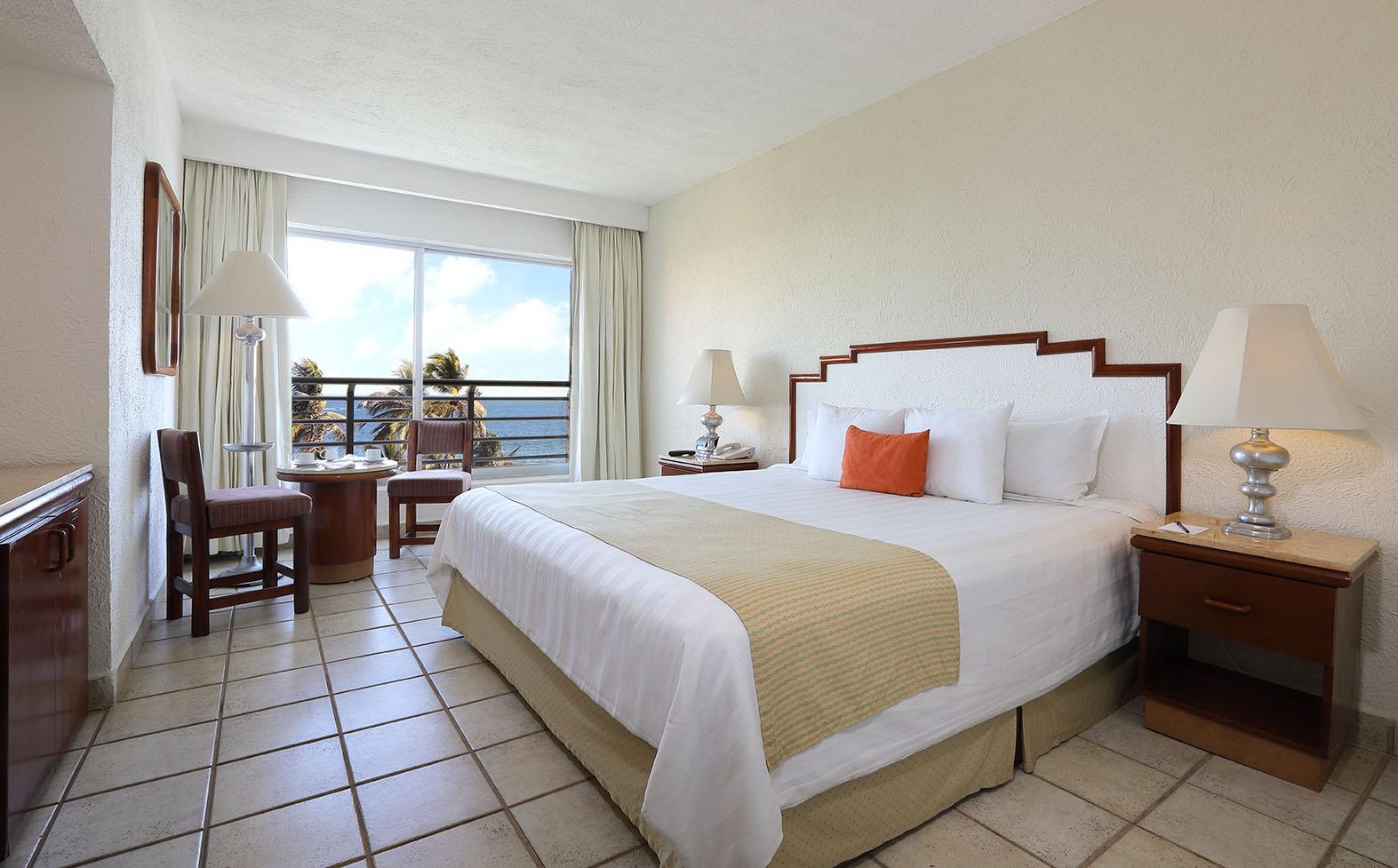 Hotel Emporio Ixtapa Ixtapa  Exterior foto A room at the hotel