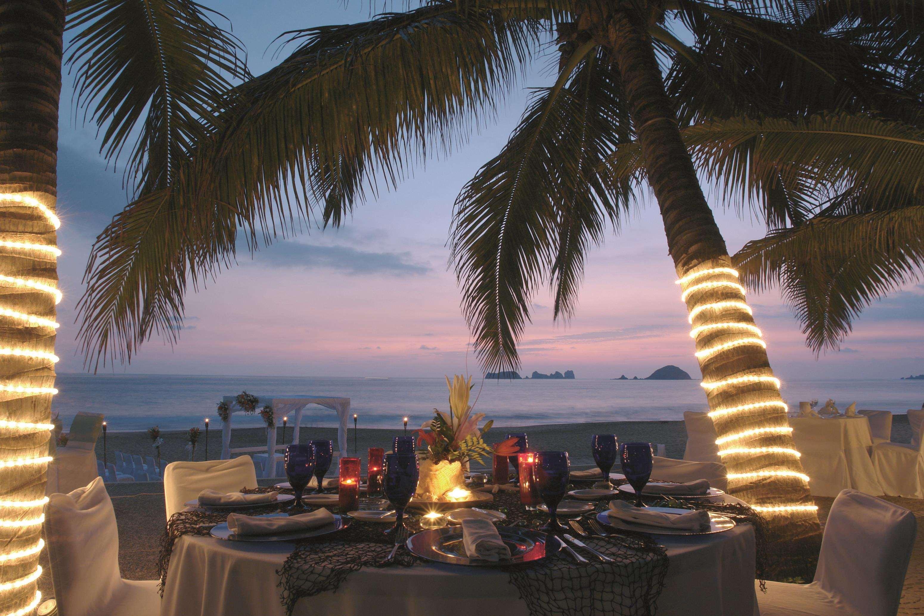Hotel Emporio Ixtapa Ixtapa  Exterior foto Sunset at the beach