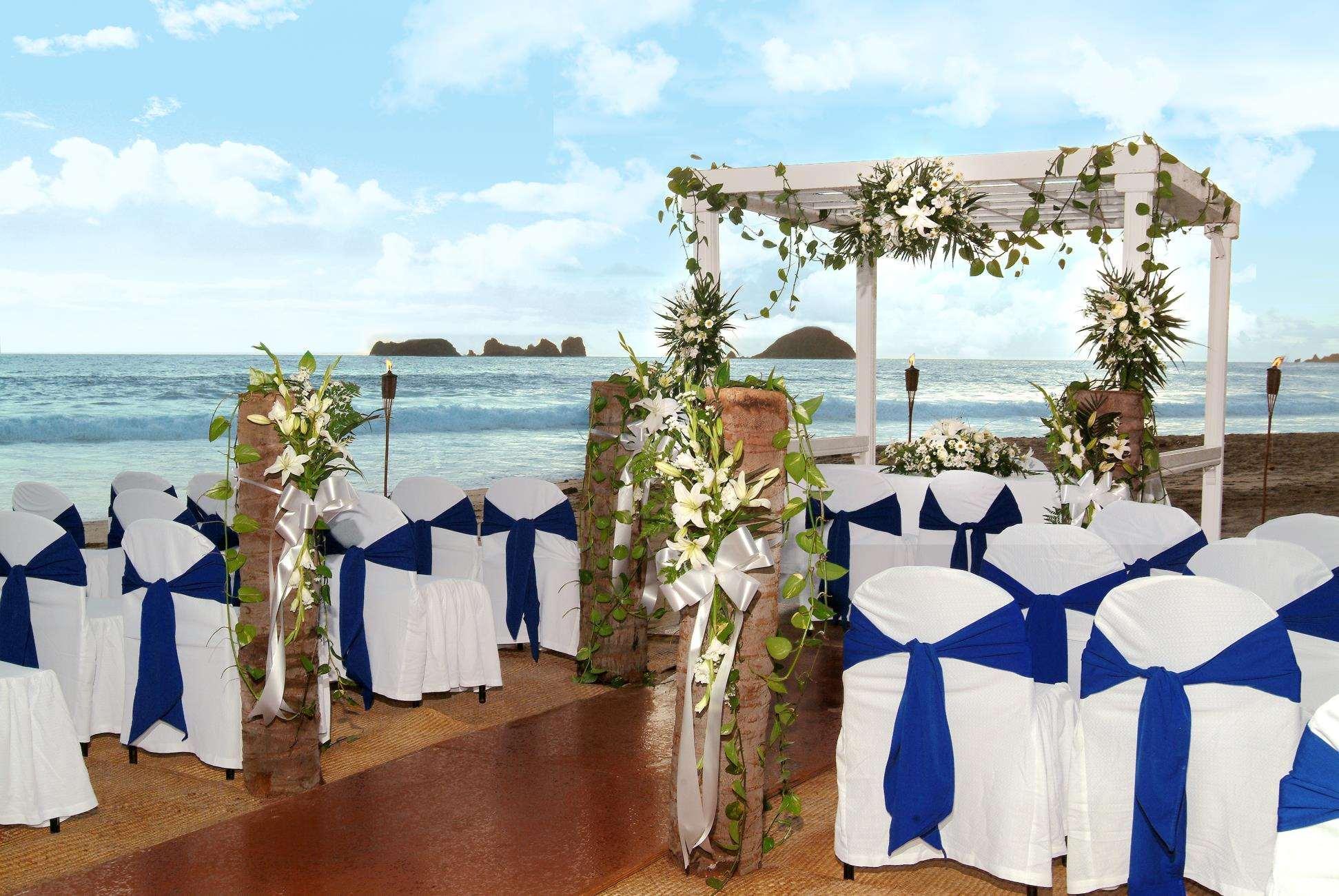 Hotel Emporio Ixtapa Ixtapa  Exterior foto A beach wedding