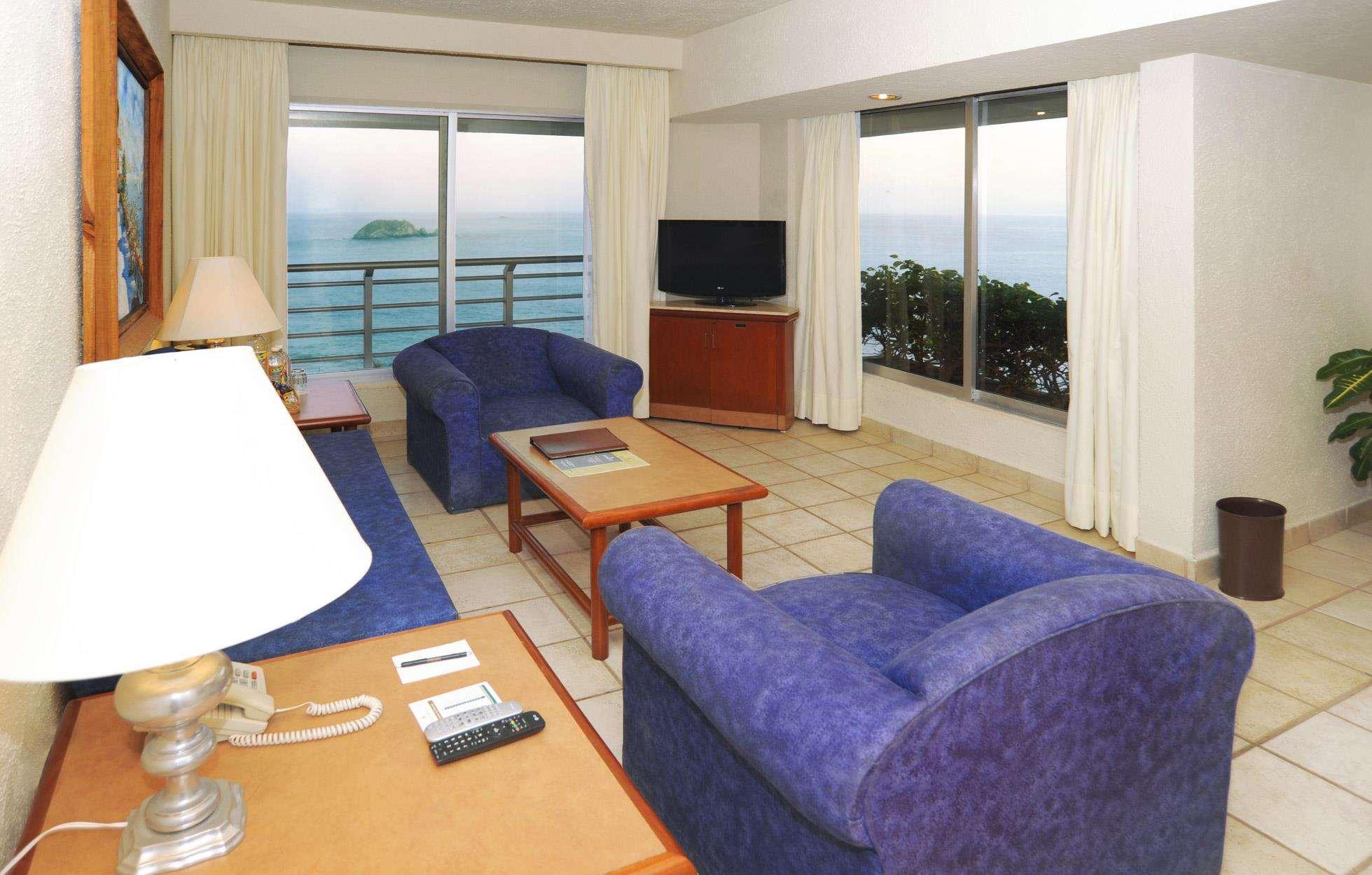 Hotel Emporio Ixtapa Ixtapa  Exterior foto A living room in a hotel suite