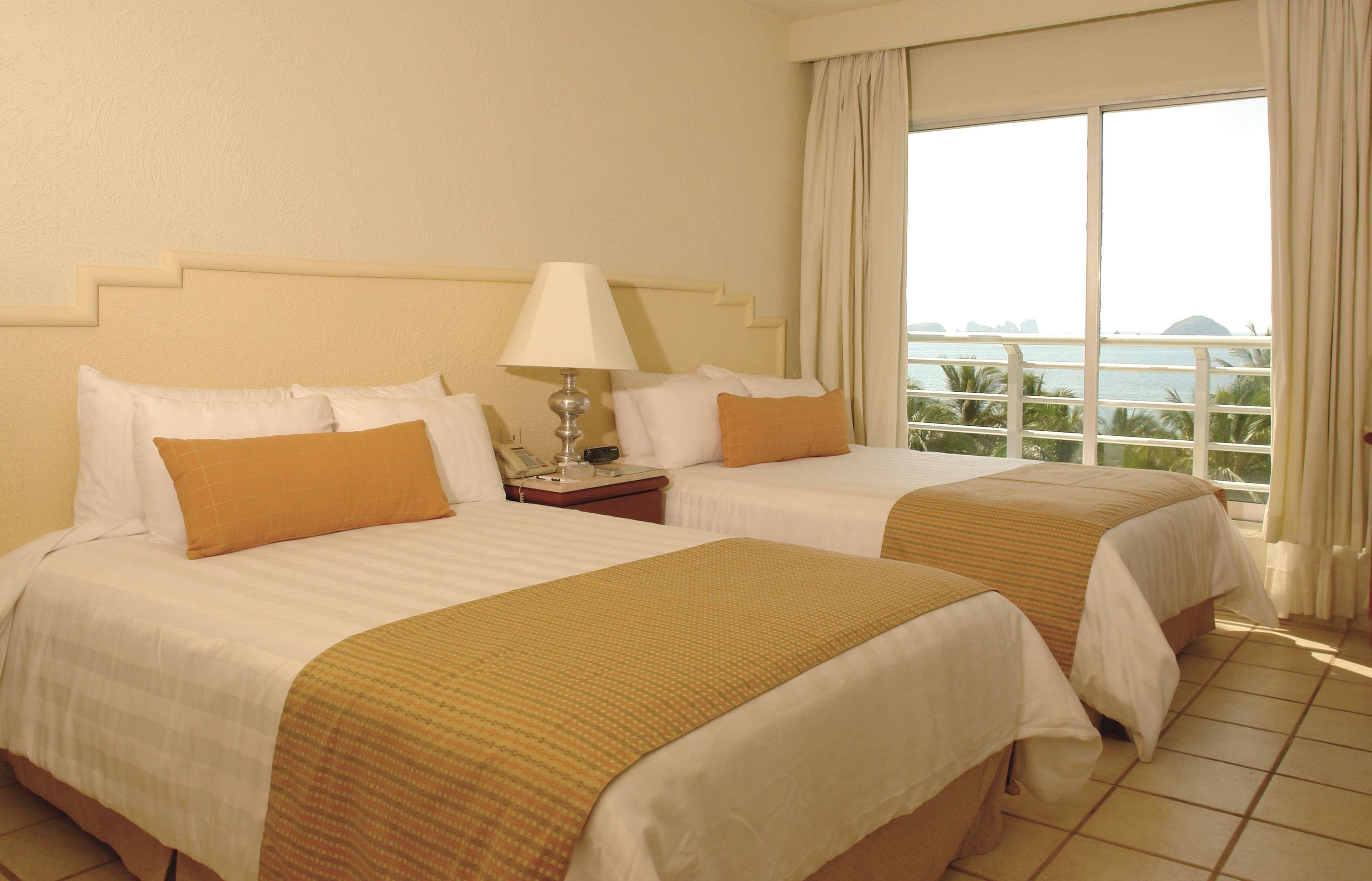 Hotel Emporio Ixtapa Ixtapa  Exterior foto A typical hotel room