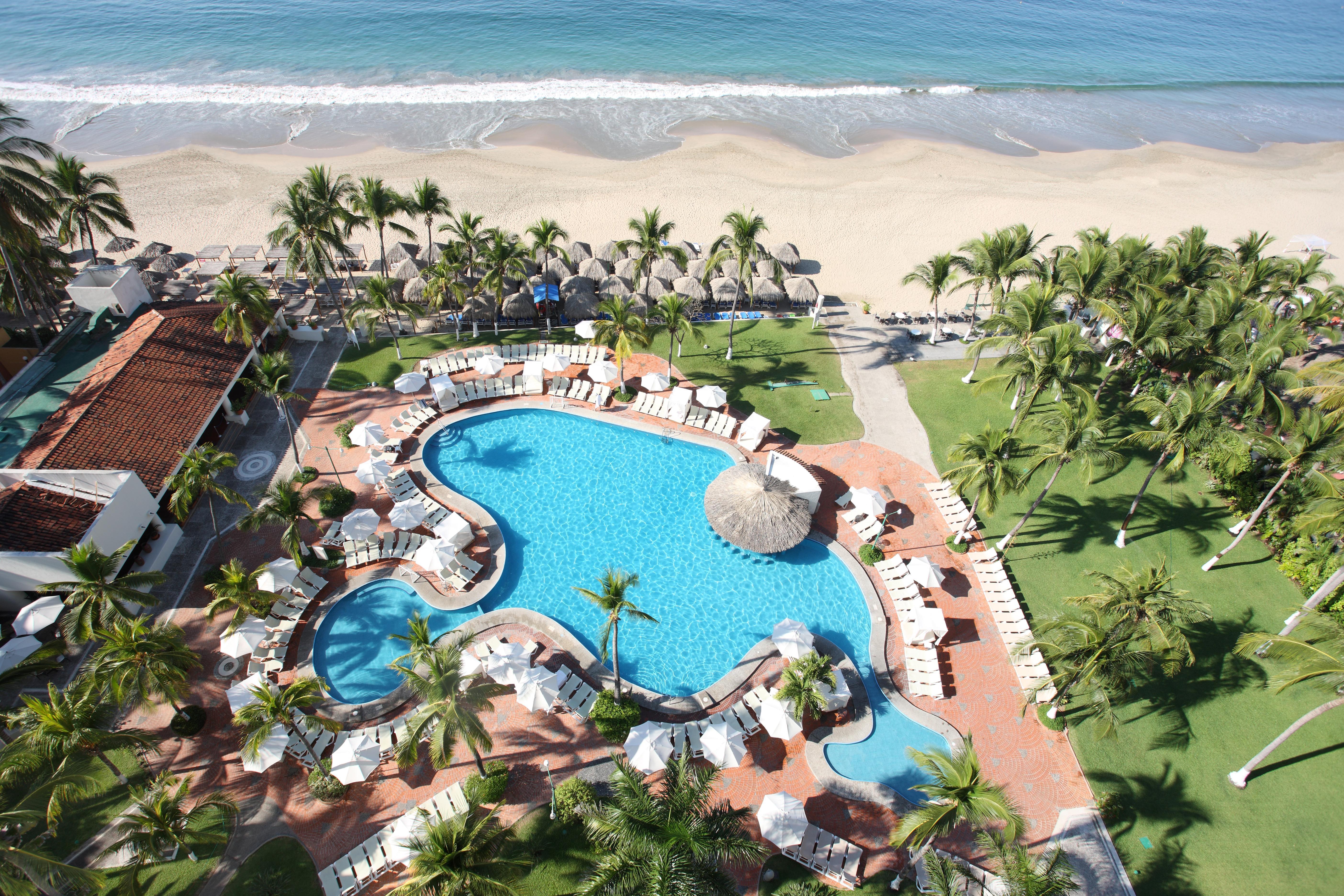 Hotel Emporio Ixtapa Ixtapa  Exterior foto Aerial view of the pool at the Sheraton Beach Resort