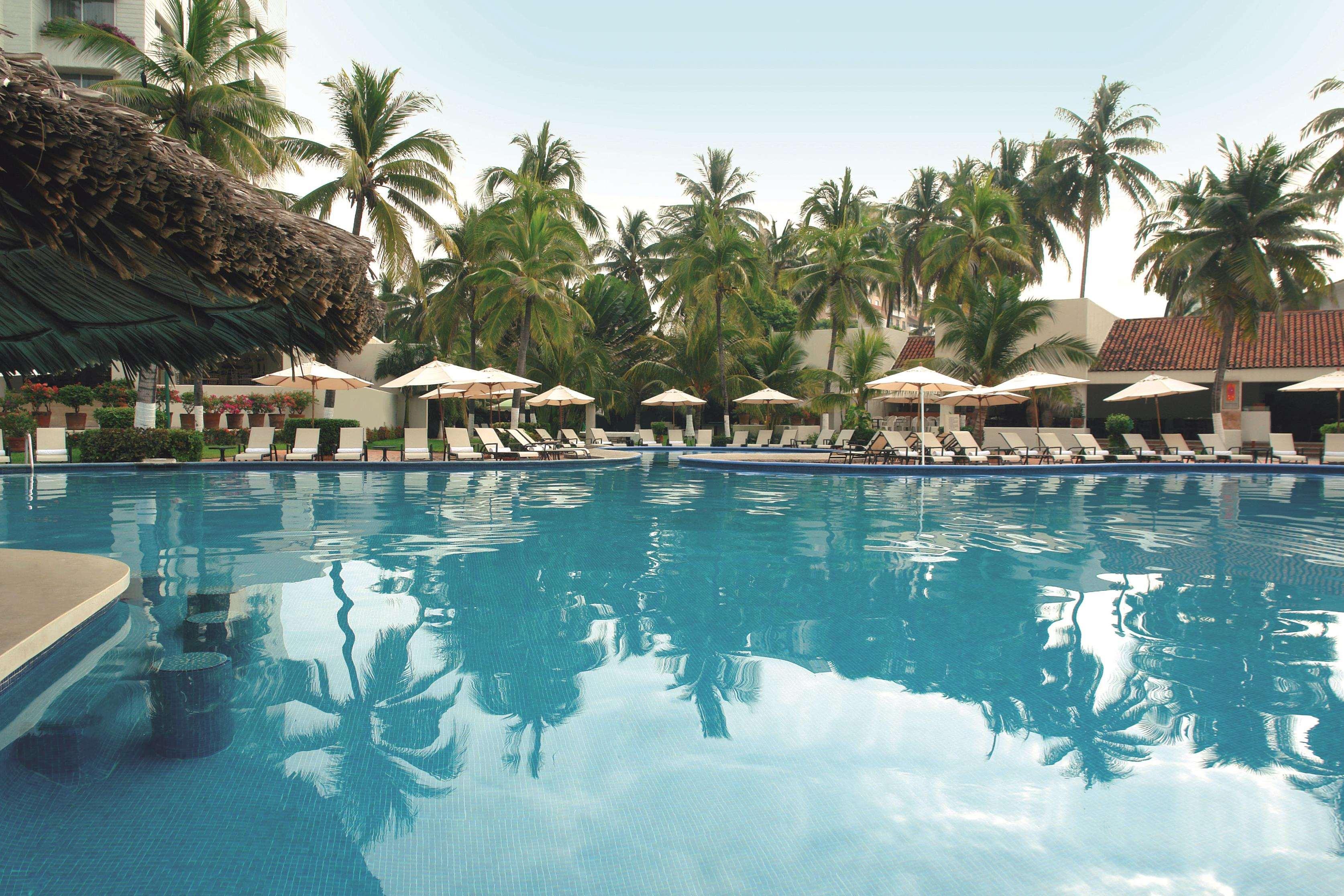 Hotel Emporio Ixtapa Ixtapa  Exterior foto The pool at the Royal Palm Beach Hotel