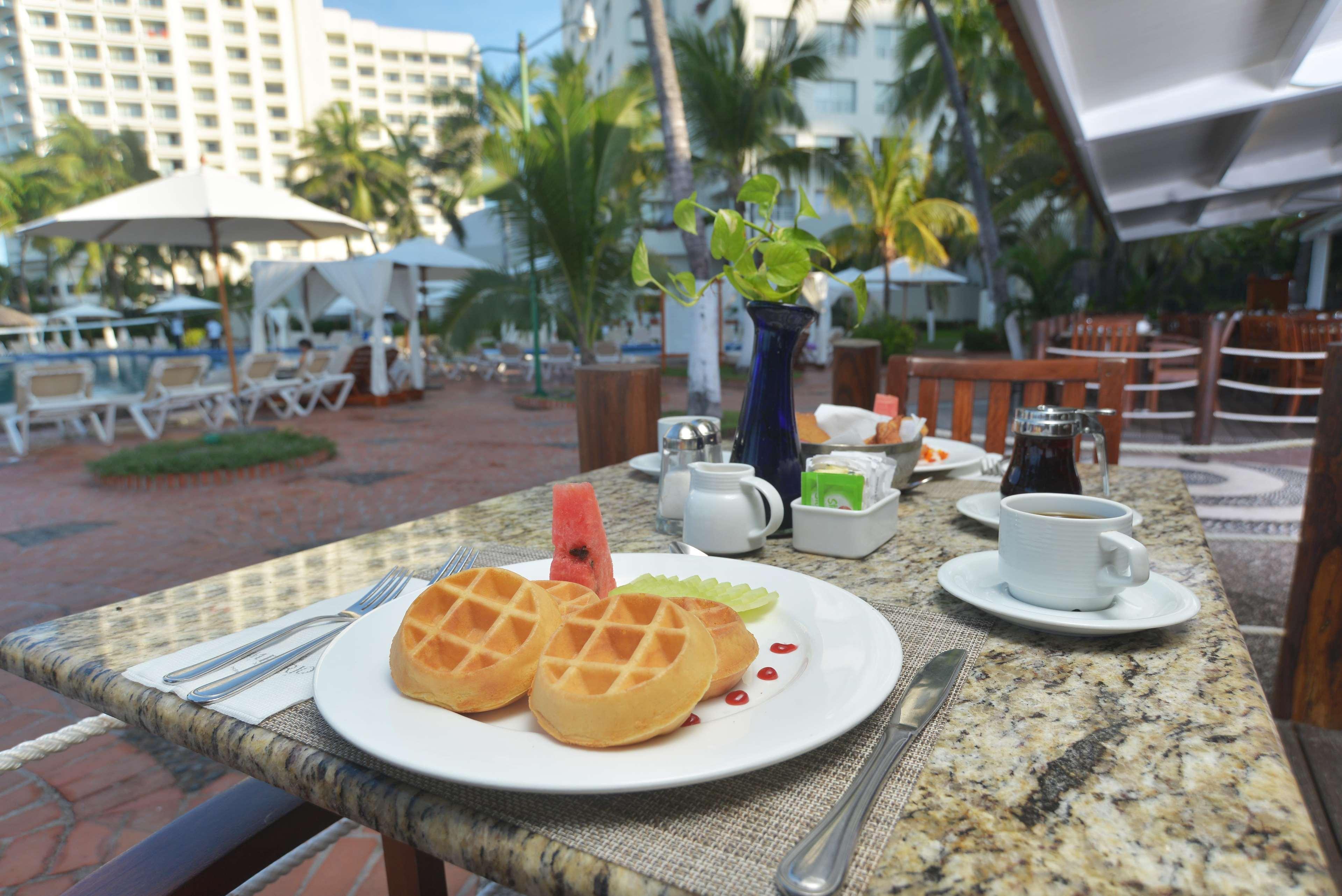 Hotel Emporio Ixtapa Ixtapa  Exterior foto Breakfast at a resort